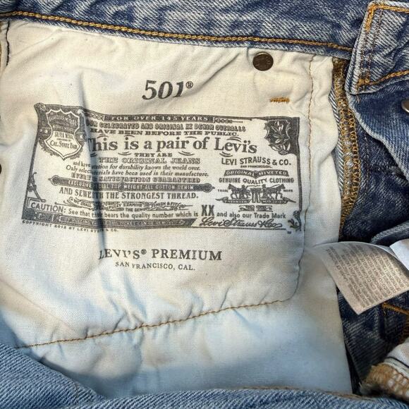Levis Premium 501 Button Fly Cut off Shorts Light Wash  Size 27 - Picture 8 of 8